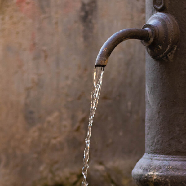 Der vorschlag zur angleichung der vorschriften hinsichtlich der eigenschaften von werkstoffen, die mit trinkwasser in kontakt kommen sollten 
